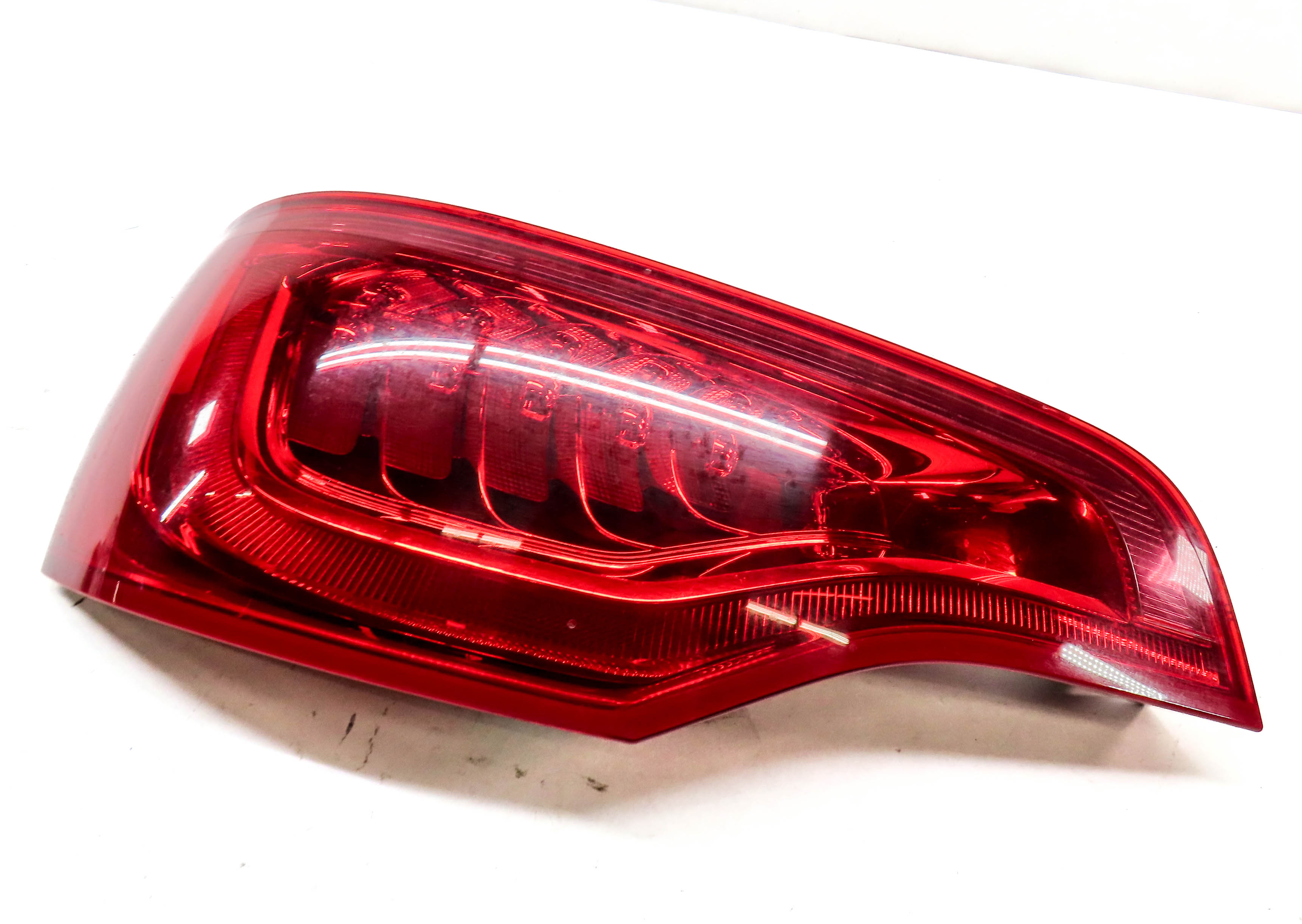 2010-2015 AUDI Q7 (4L) LEFT DRIVER REAR TAILLIGHT BRAKE LIGHT LAMP (LED) — exact item pictured